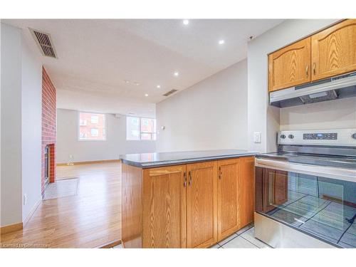 703-20 Ellen Street E, Kitchener, ON - Indoor Photo Showing Kitchen