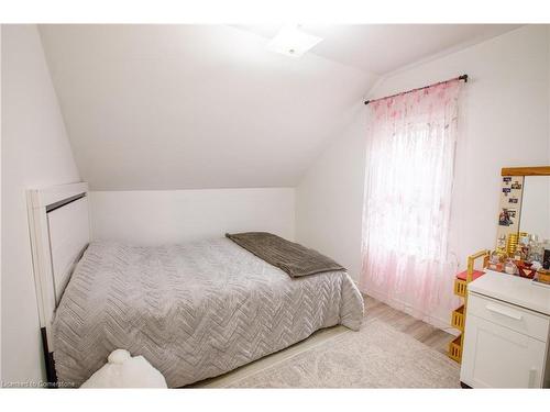 598 Downie Street, Stratford, ON - Indoor Photo Showing Bedroom