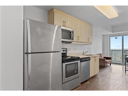 1802-158 King Street, Waterloo, ON - Indoor Photo Showing Kitchen With Stainless Steel Kitchen