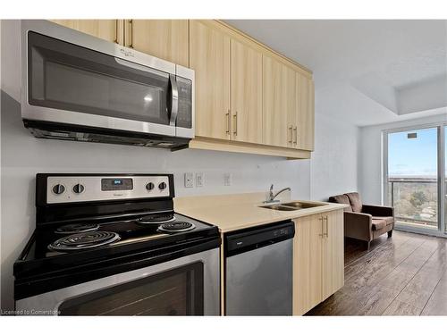 1802-158 King Street, Waterloo, ON - Indoor Photo Showing Kitchen With Double Sink