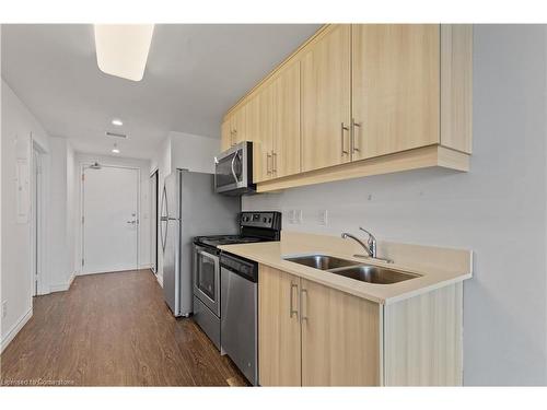 1802-158 King Street, Waterloo, ON - Indoor Photo Showing Kitchen With Stainless Steel Kitchen With Double Sink