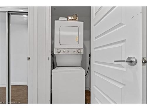 1802-158 King Street, Waterloo, ON - Indoor Photo Showing Laundry Room