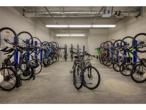 405-776 Laurelwood Drive, Waterloo, ON - Indoor Photo Showing Garage