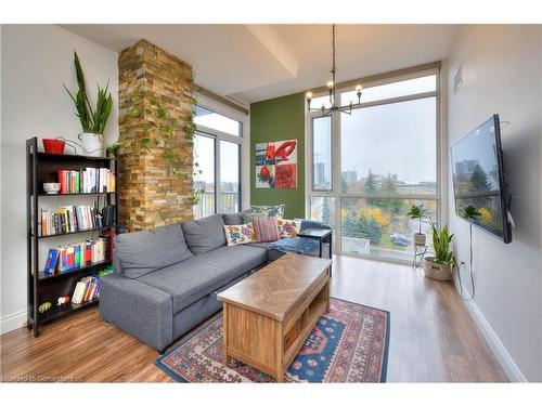 709-191 King Street S, Waterloo, ON - Indoor Photo Showing Living Room