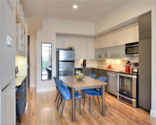 709-191 King Street S, Waterloo, ON - Indoor Photo Showing Kitchen With Stainless Steel Kitchen