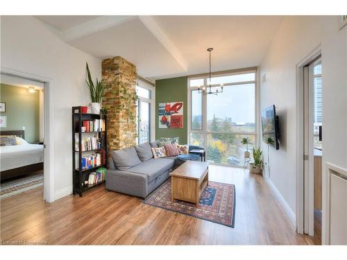 709-191 King Street S, Waterloo, ON - Indoor Photo Showing Living Room