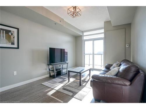 307-150 Water Street N, Cambridge, ON - Indoor Photo Showing Living Room