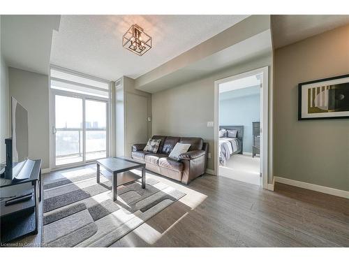 307-150 Water Street N, Cambridge, ON - Indoor Photo Showing Living Room