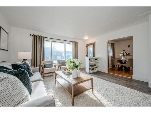 55 Hickson Drive, Kitchener, ON - Indoor Photo Showing Living Room