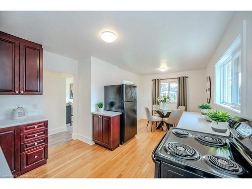 55 Hickson Drive, Kitchener, ON - Indoor Photo Showing Kitchen