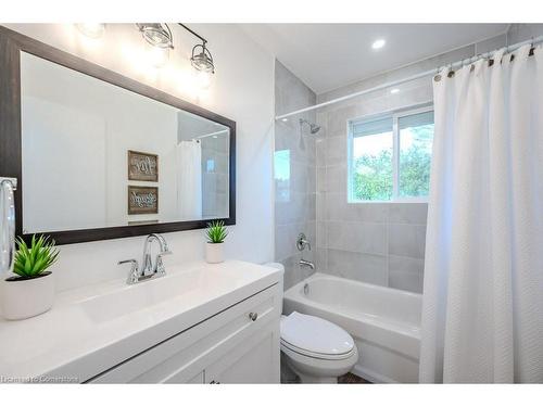 55 Hickson Drive, Kitchener, ON - Indoor Photo Showing Bathroom