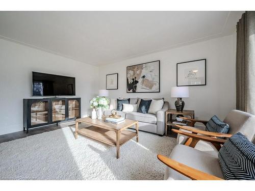 55 Hickson Drive, Kitchener, ON - Indoor Photo Showing Living Room