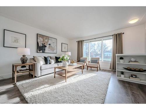 55 Hickson Drive, Kitchener, ON - Indoor Photo Showing Living Room