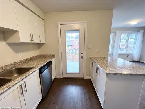 B9-24 Morrison Road, Kitchener, ON - Indoor Photo Showing Kitchen