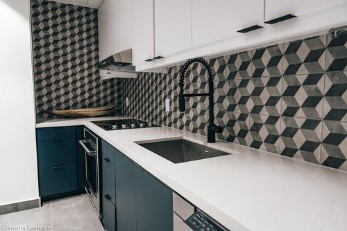 2301-15 Wellington Street, Kitchener, ON - Indoor Photo Showing Kitchen