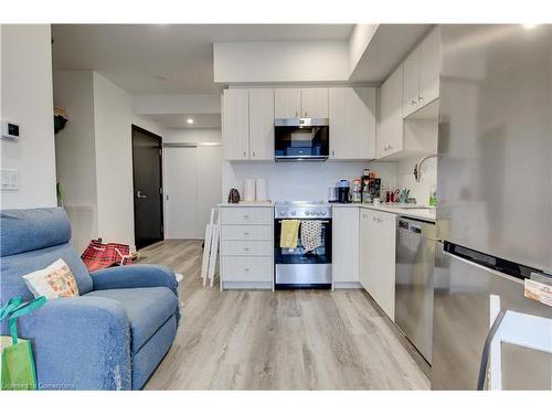 2301-15 Wellington Street, Kitchener, ON - Indoor Photo Showing Kitchen