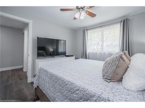 Upper Unit-171 Kinzie Avenue, Kitchener, ON - Indoor Photo Showing Bedroom