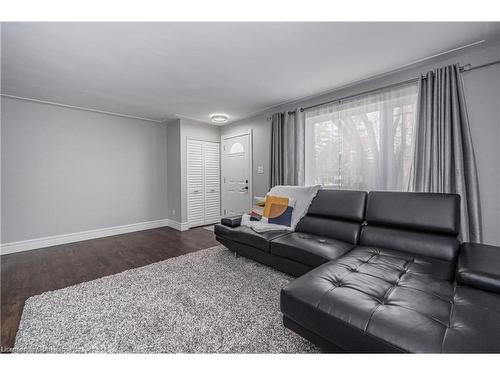 Upper Unit-171 Kinzie Avenue, Kitchener, ON - Indoor Photo Showing Living Room