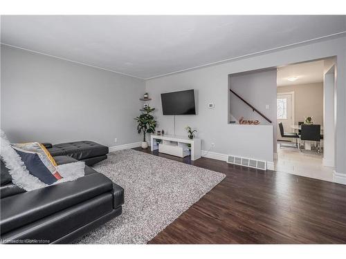 Upper Unit-171 Kinzie Avenue, Kitchener, ON - Indoor Photo Showing Living Room