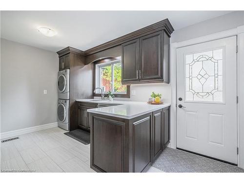 Upper Unit-171 Kinzie Avenue, Kitchener, ON - Indoor Photo Showing Laundry Room