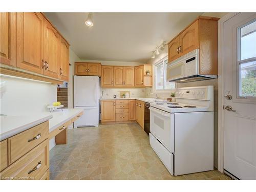 52 Brentwood Drive, Guelph, ON - Indoor Photo Showing Kitchen