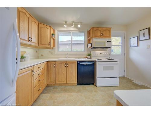 52 Brentwood Drive, Guelph, ON - Indoor Photo Showing Kitchen