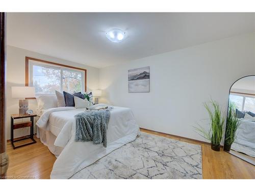 52 Brentwood Drive, Guelph, ON - Indoor Photo Showing Bedroom