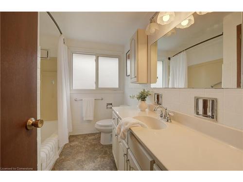 52 Brentwood Drive, Guelph, ON - Indoor Photo Showing Bathroom