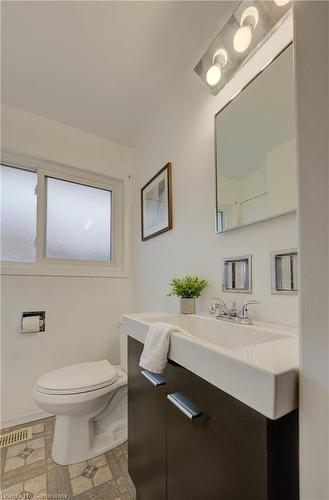 52 Brentwood Drive, Guelph, ON - Indoor Photo Showing Bathroom