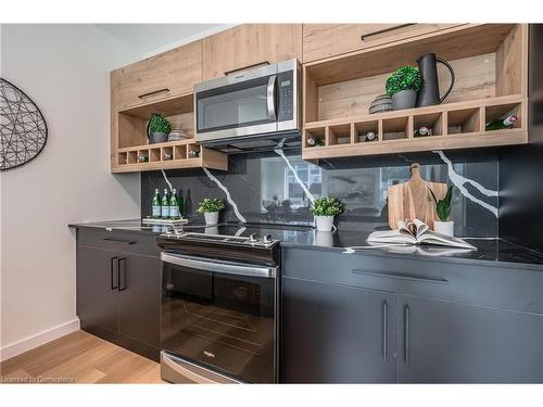 302-24 Union Street E, Waterloo, ON - Indoor Photo Showing Kitchen