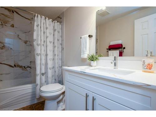 8 Dawn Ridge Drive, Kitchener, ON - Indoor Photo Showing Bathroom