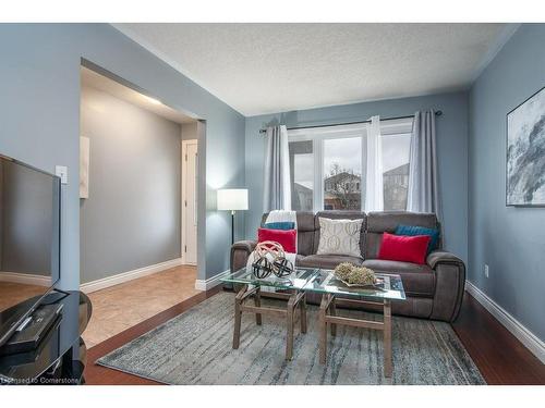 8 Dawn Ridge Drive, Kitchener, ON - Indoor Photo Showing Living Room