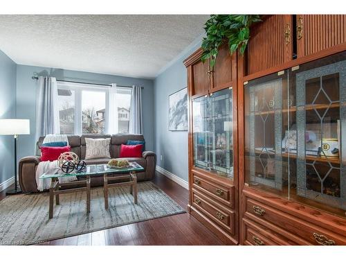 8 Dawn Ridge Drive, Kitchener, ON - Indoor Photo Showing Living Room