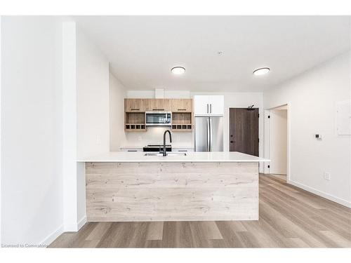 101-24 Union Street E, Waterloo, ON - Indoor Photo Showing Kitchen