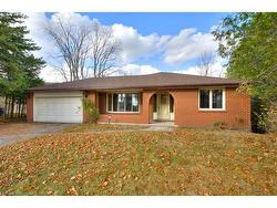 27 Hillcrest Court  Kitchener, ON N2K 2S4