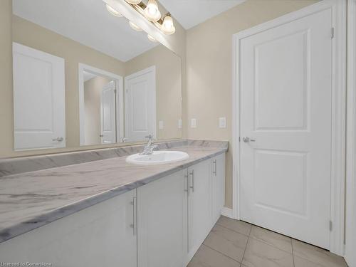 126 Broadacre Drive, Kitchener, ON - Indoor Photo Showing Bathroom