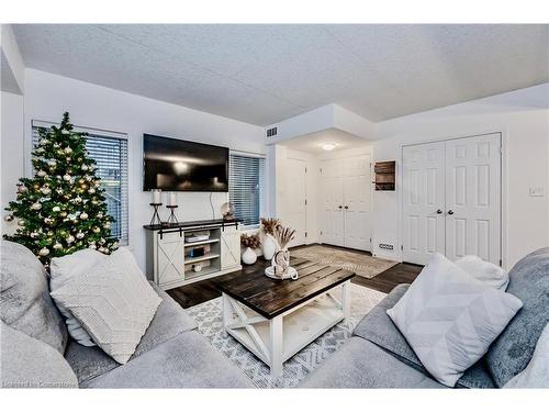 D-20 Sienna Street, Kitchener, ON - Indoor Photo Showing Living Room