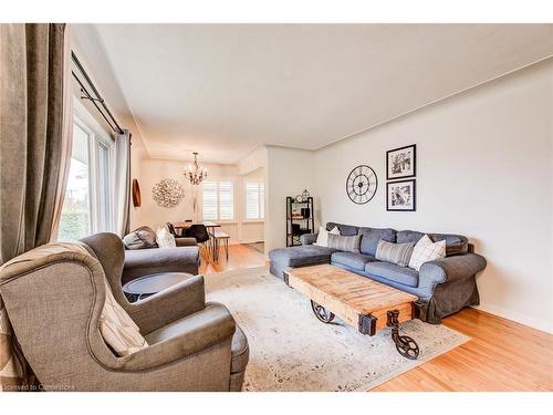 114 Rife Avenue, Cambridge, ON - Indoor Photo Showing Living Room