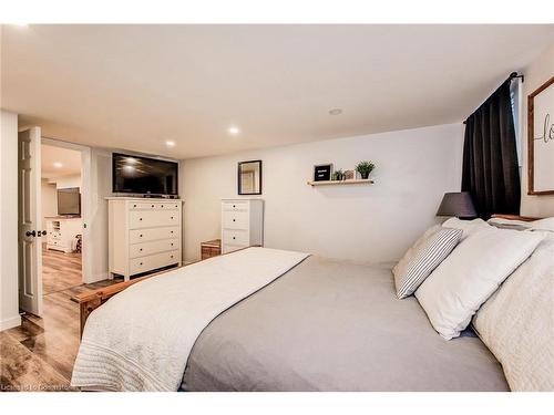 114 Rife Avenue, Cambridge, ON - Indoor Photo Showing Bedroom