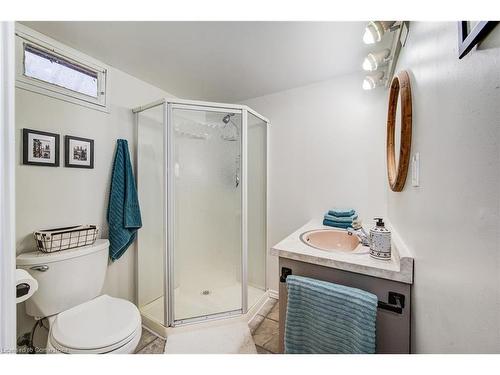 114 Rife Avenue, Cambridge, ON - Indoor Photo Showing Bathroom