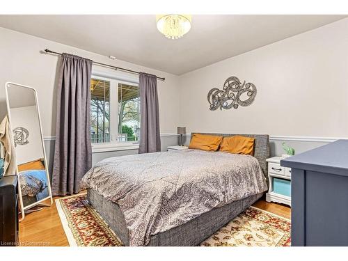 688 Ninth Avenue, Hamilton, ON - Indoor Photo Showing Bedroom