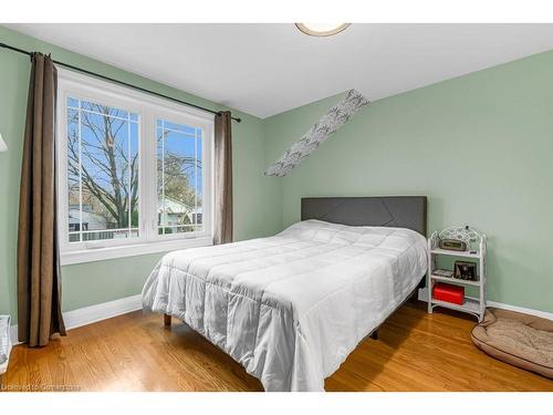 688 Ninth Avenue, Hamilton, ON - Indoor Photo Showing Bedroom