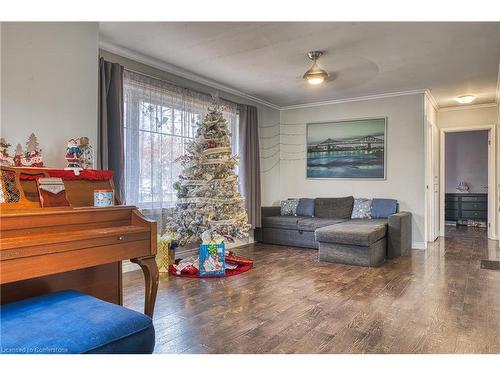 244 Cameron Street, Goderich, ON - Indoor Photo Showing Living Room