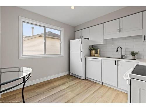 514 Mortimer Drive, Cambridge, ON - Indoor Photo Showing Kitchen