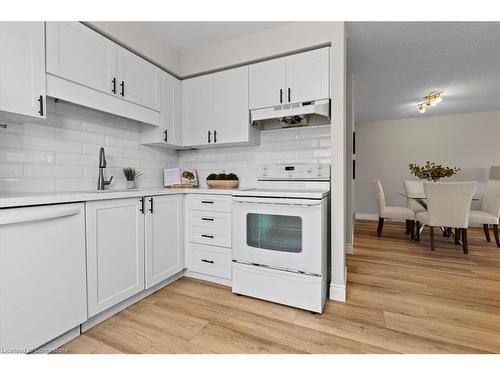 514 Mortimer Drive, Cambridge, ON - Indoor Photo Showing Kitchen