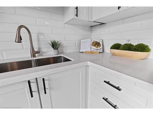 514 Mortimer Drive, Cambridge, ON - Indoor Photo Showing Kitchen With Double Sink