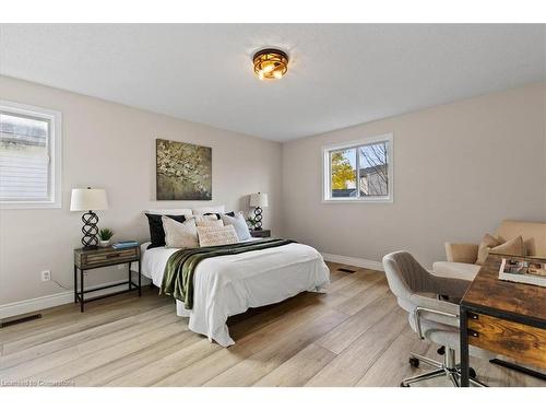 514 Mortimer Drive, Cambridge, ON - Indoor Photo Showing Bedroom