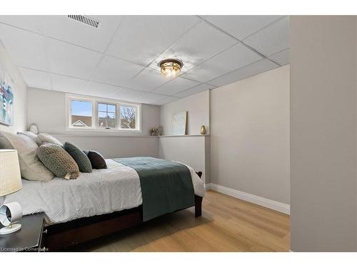 514 Mortimer Drive, Cambridge, ON - Indoor Photo Showing Bedroom