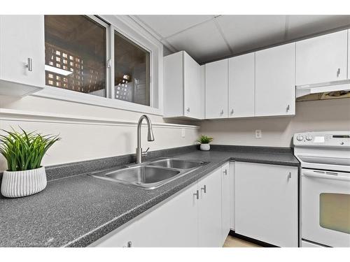 514 Mortimer Drive, Cambridge, ON - Indoor Photo Showing Kitchen With Double Sink