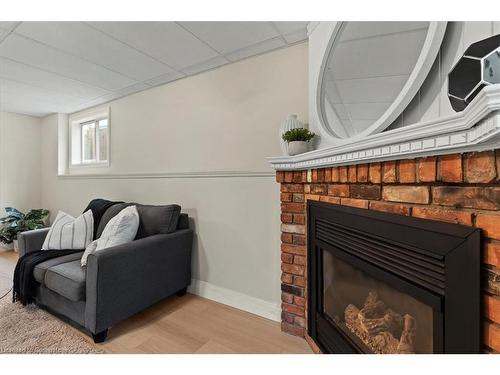 514 Mortimer Drive, Cambridge, ON - Indoor Photo Showing Living Room With Fireplace